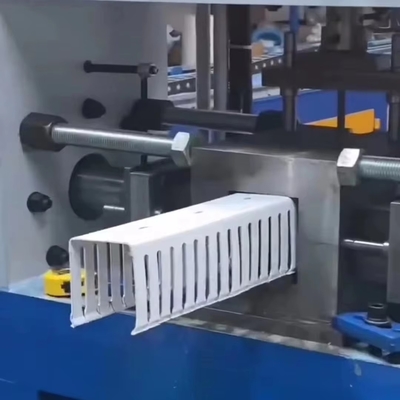 Αγορά Κίνα Shenzhen HYPET PVC υψηλής ταχύτητας τεσσάρων σταθμών καλωδιακό κανάλι κατασκευής μηχανή/ PVC καλωδίωση σωλήνα τροχιάς εξώθησης γραμμή παραγωγής online manufacture