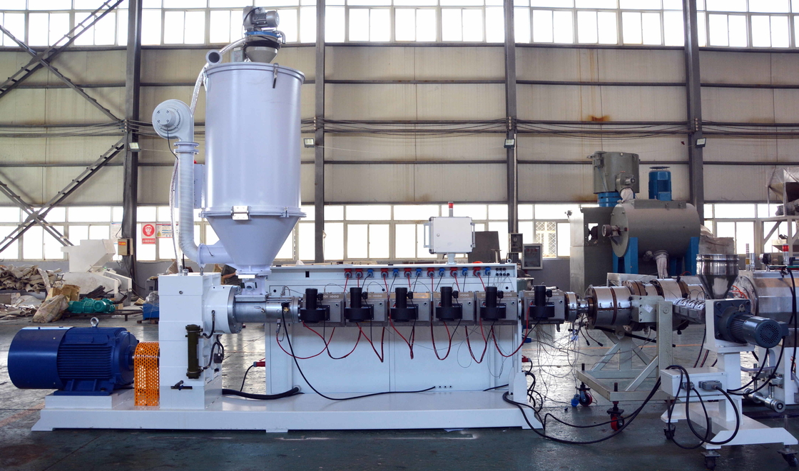Εφευρέτης Δέλτα PPR PPH θερμό κρύο σωλήνα νερού extruder HYSJ90/34 110kw με κινητήρα servo