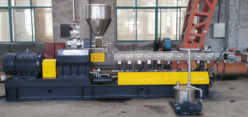 Μεγάλης χωρητικότητας PET Pelletizing Machine PVC ανακύκλωση Twin Screw Extruder Υδάτινη πλύση Strands Pelletizing Line