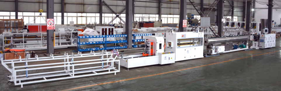 1-6 ίντσες PVC γραμμή παραγωγής σωλήνων με HYZS65/132 κωνική δίδυμη βίδα extruder με κινητήρα 45kw και απόδοση 420kg/h