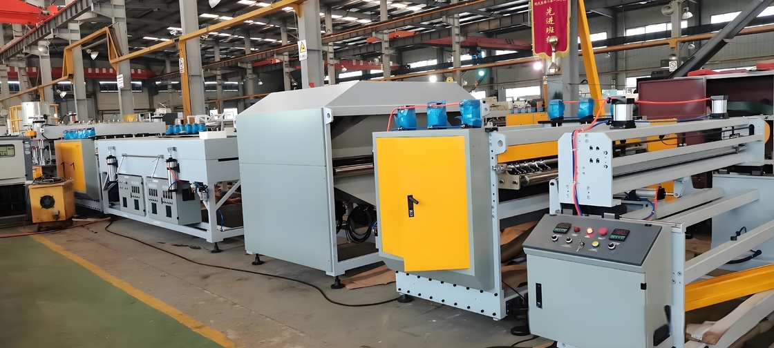 2200 / 2600mm PP Κούφιο Πίνακα Grid Machine 150kw Δύναμη PP Κούφιο Πίνακα Γραμμή Έκτασης